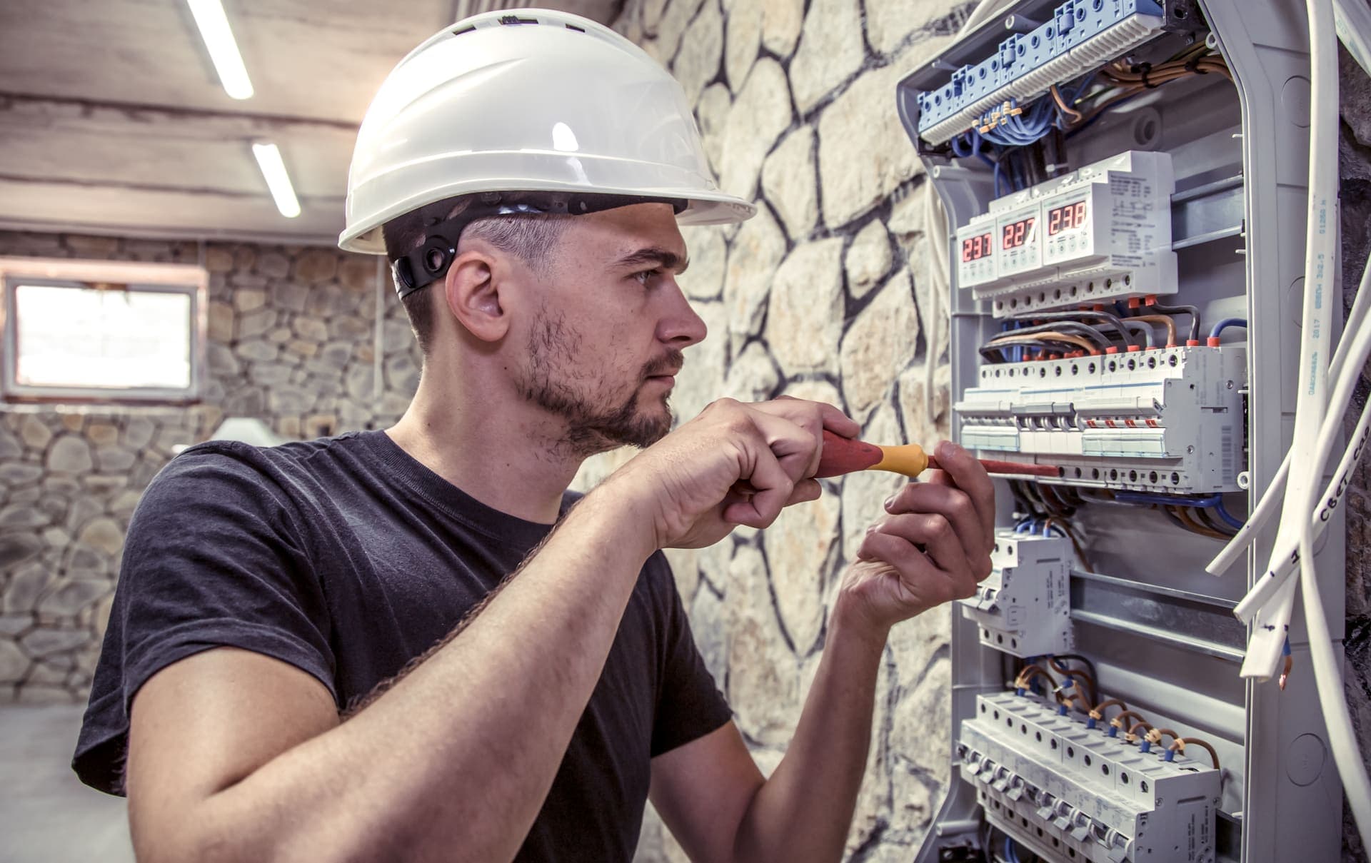 Poptáváme elektrikáře do Německa